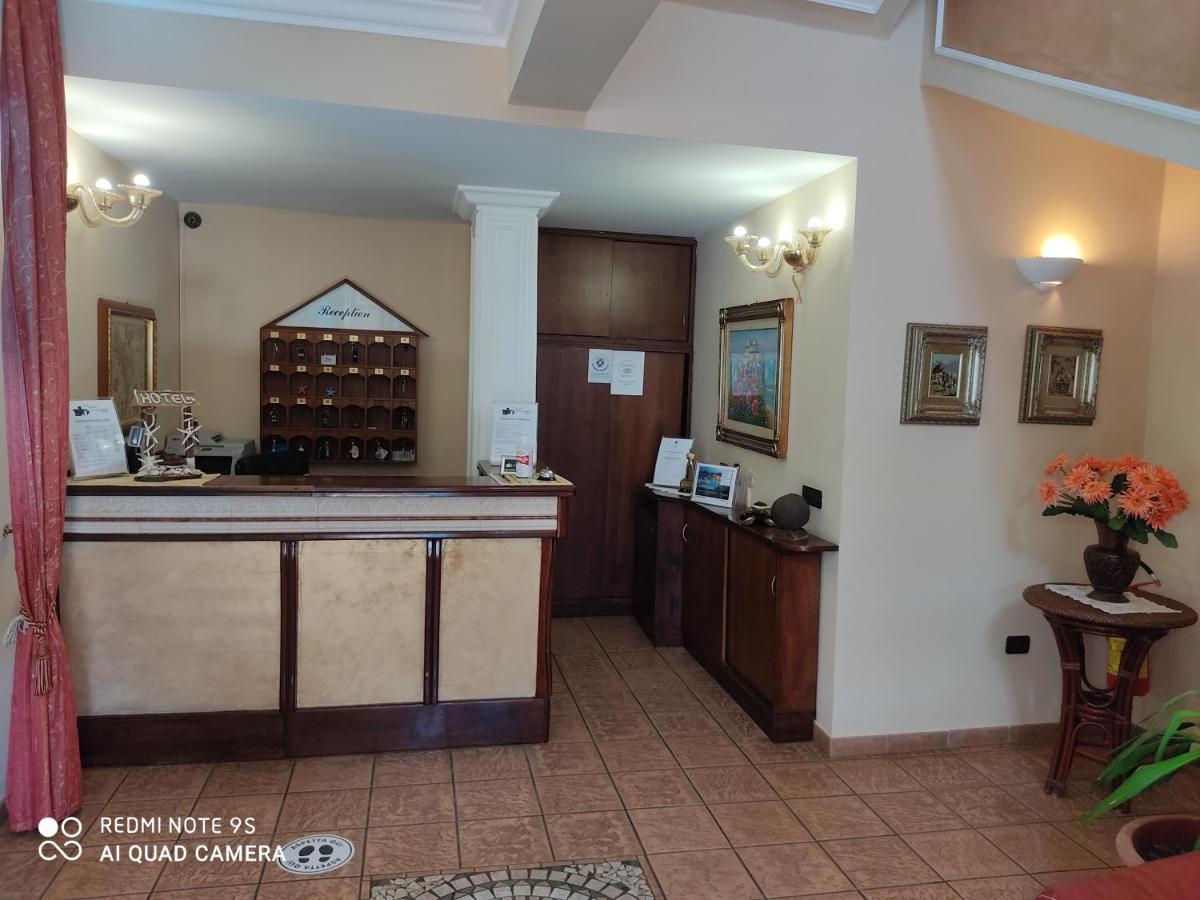 Hotel La Calabrese Isola Di Capo Rizzuto ภายนอก รูปภาพ