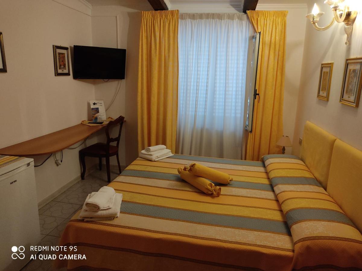 Hotel La Calabrese Isola Di Capo Rizzuto ภายนอก รูปภาพ