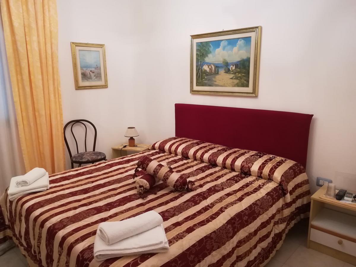 Hotel La Calabrese Isola Di Capo Rizzuto ภายนอก รูปภาพ