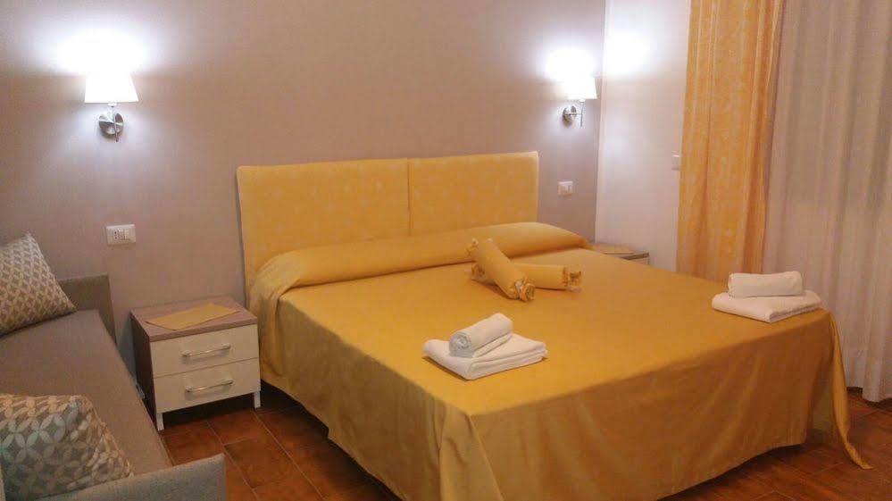 Hotel La Calabrese Isola Di Capo Rizzuto ภายนอก รูปภาพ